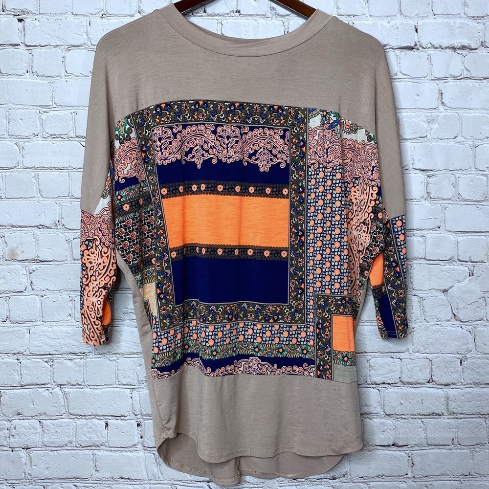 Boutique Women’s Quarter Length Top in Taupe Small